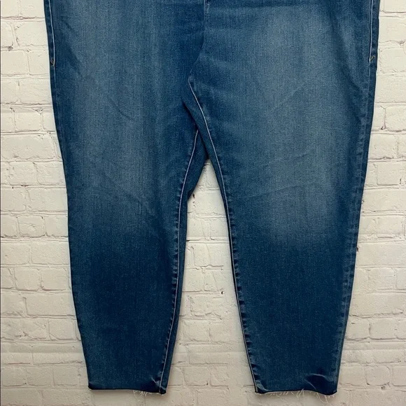 Good American Always Fits Good Legs Crop 28-32 - Picture 3 of 15